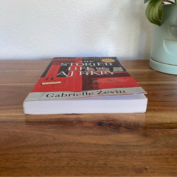 The Storied Life of A.J. Fikry by Gabrielle Zevin, Paperback - Picture 7 of 7